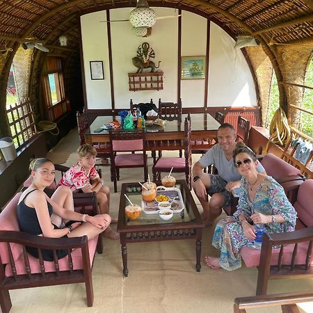 Thara'S Houseboat Hotell Alappuzha Eksteriør bilde