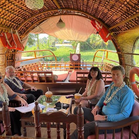 Thara'S Houseboat Hotell Alappuzha Eksteriør bilde