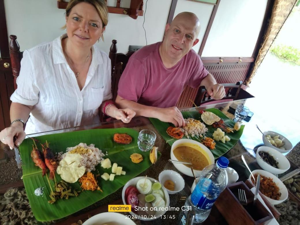 Thara'S Houseboat Hotell Alappuzha Eksteriør bilde