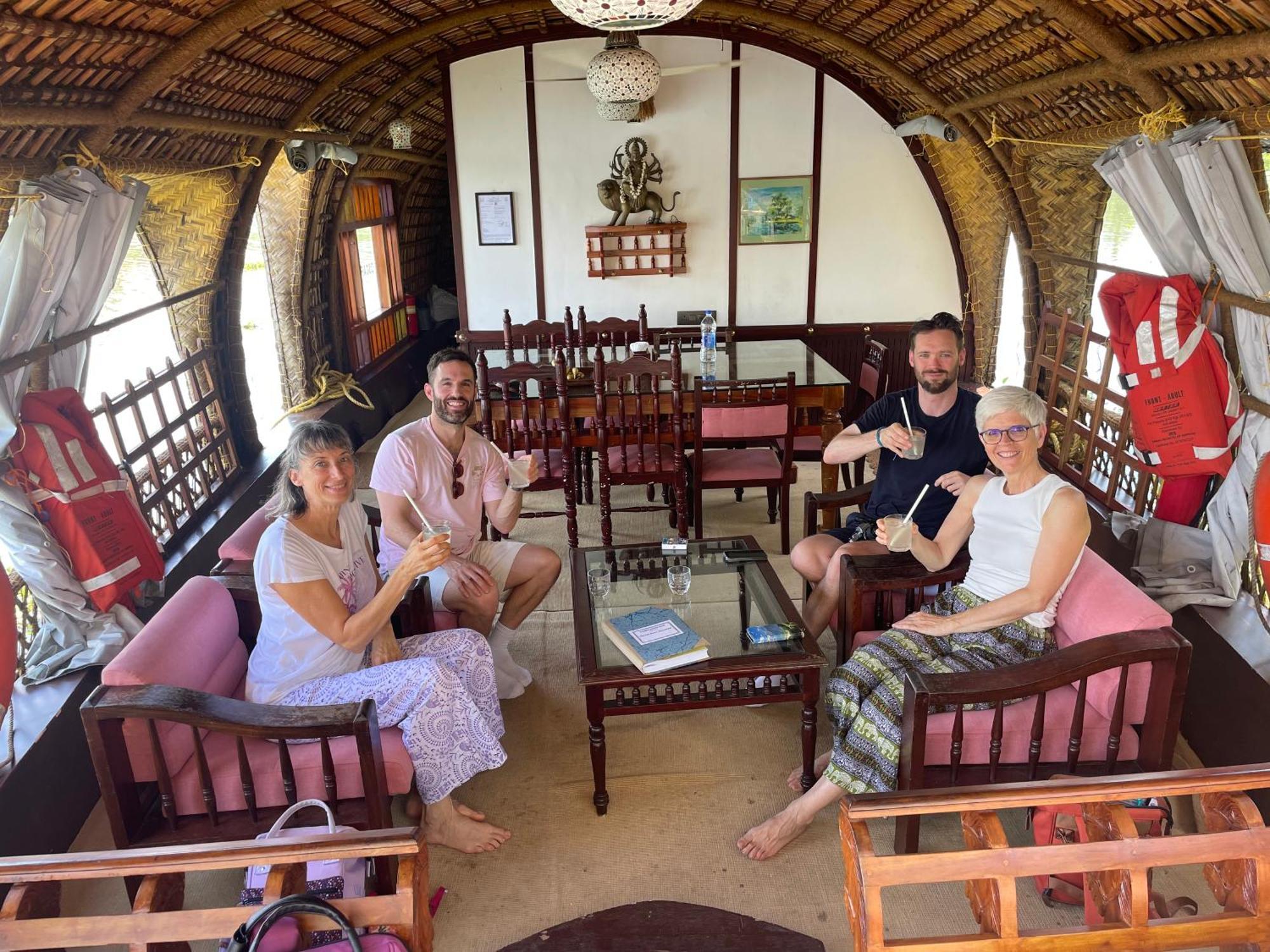 Thara'S Houseboat Hotell Alappuzha Eksteriør bilde