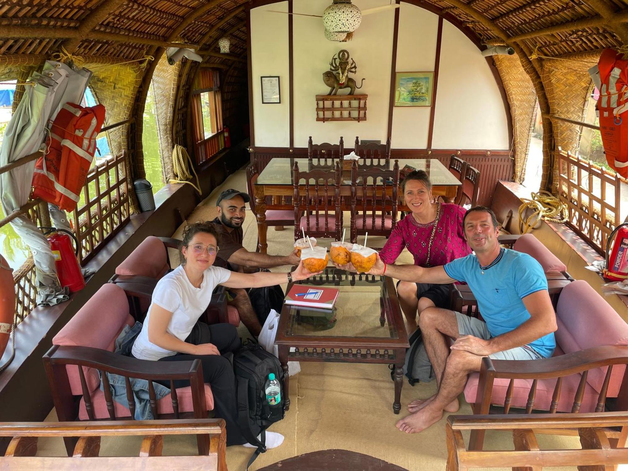 Thara'S Houseboat Hotell Alappuzha Eksteriør bilde